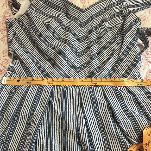 EUC WHBM  Blue & White Seersucker Dress Size 2 with pockets - Picture 12 of 14